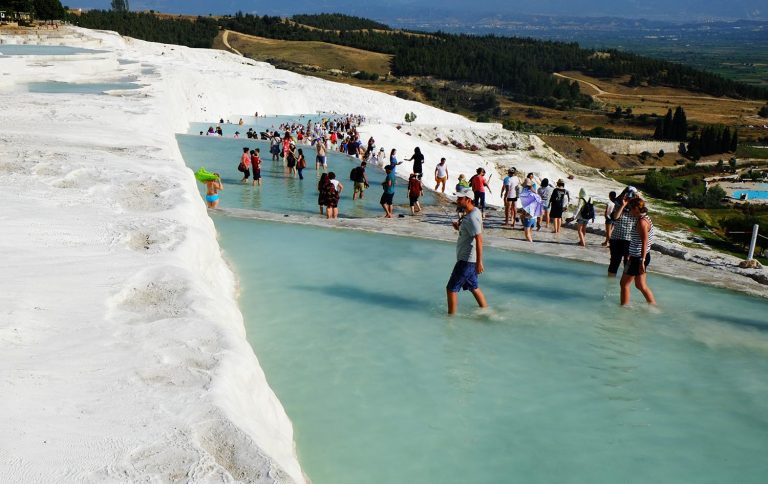 Menjelajahi Keajaiban Alam Manfaat Mandi Lumpur Di Pamukkale Turki Untuk Kesehatan Dan Kesejahteraan